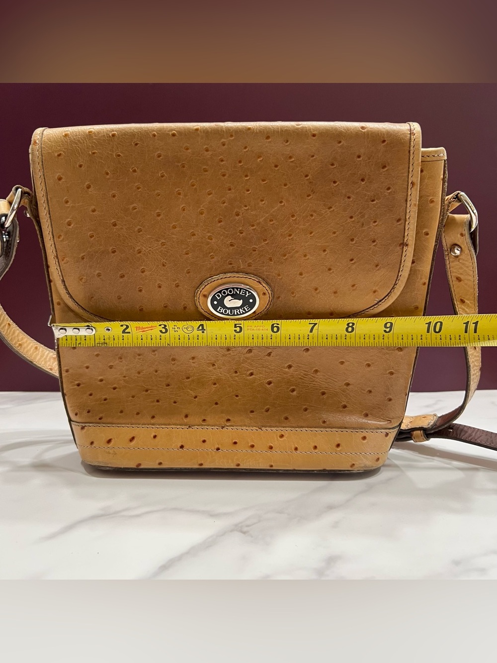 Vintage Dooney & Bourke Ostrich Embossed Leather Large Flap Bag Crossbody Strap - Picture 10 of 11